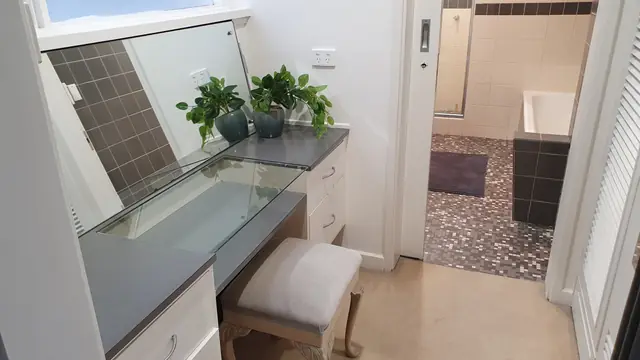 Dressing room and en Suite at Toorak Luxury Living