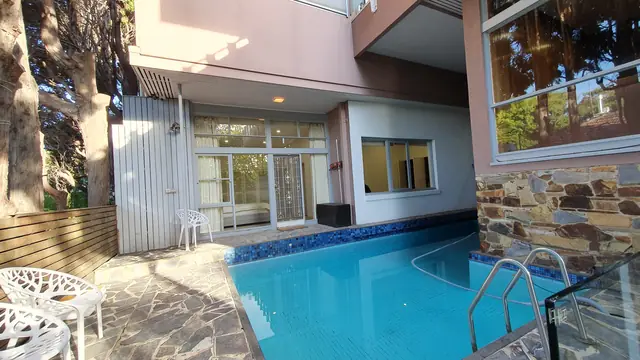 Pool at Toorak Luxury Living